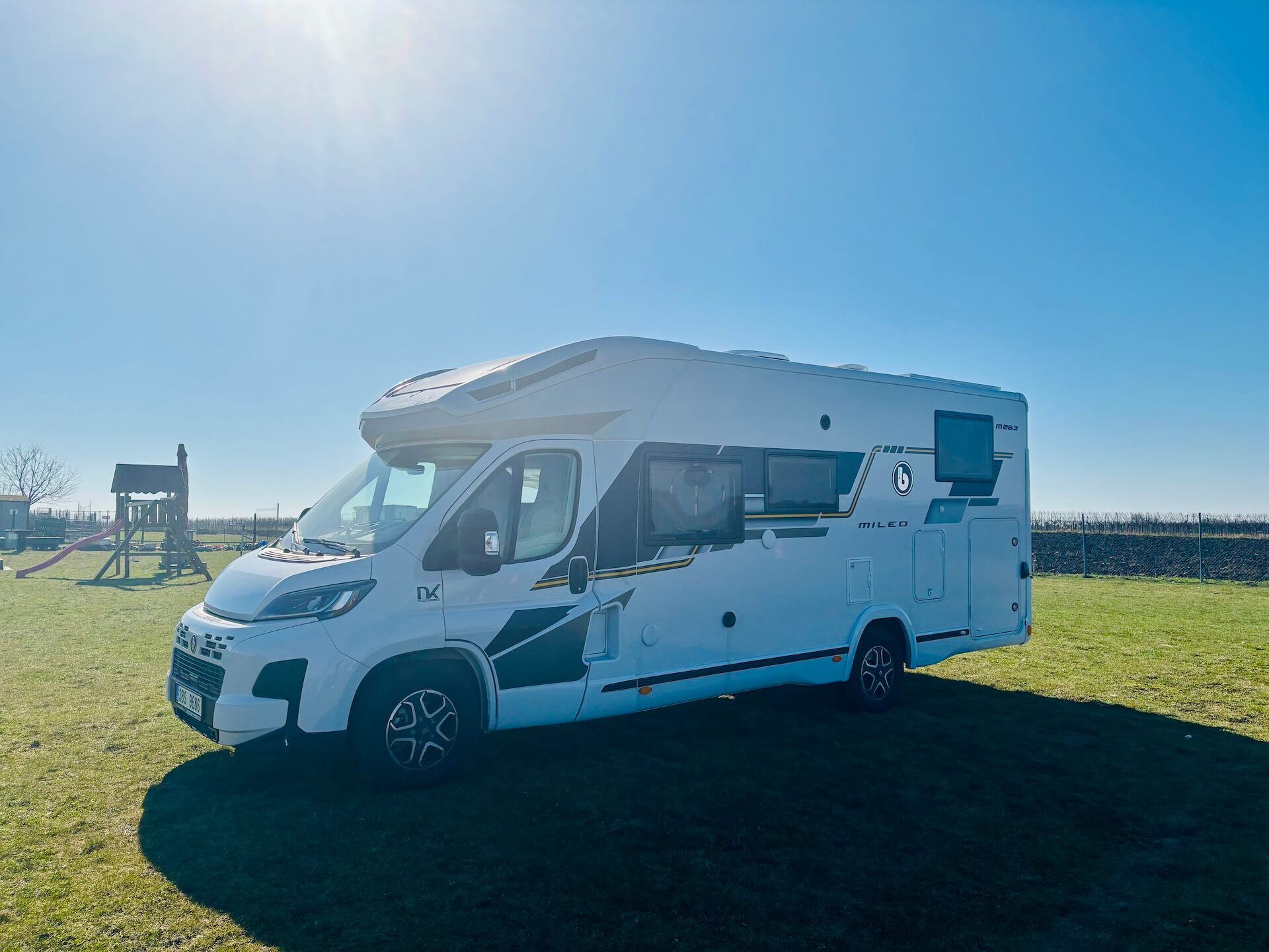 Benimar Mileo 263 exteriér